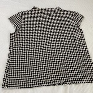 Ann Taylor Black and White Houndstooth Short Sleeve Top